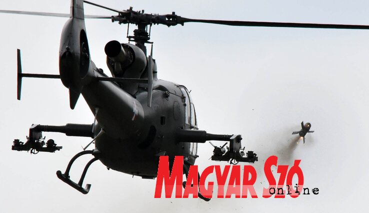 A Gazelle helikopter szárnya alól indított rakéta is gond nélkül célba talált (Ótos András felvétele) A Gazelle helikopter szárnya alól indított rakéta is gond nélkül célba talált (Ótos András felvétele)