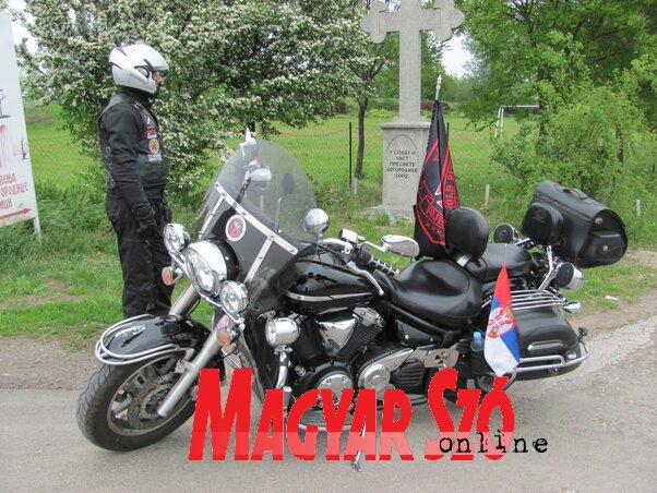 Az Old Bikers Vojvodina vezérmotorja defilére készen(Paszterkó Erika felvétele) Az Old Bikers Vojvodina vezérmotorja defilére készen(Paszterkó Erika felvétele)