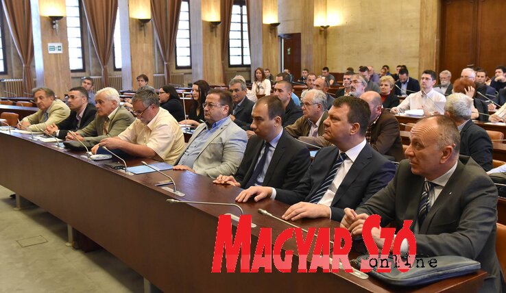 A tartományi kormány vezetősége is megtisztelte jelenlétével a közgyűlés résztvevőit (Fotó: Ótos András)