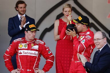 A Ferrari-versenyzők és a hercegi család