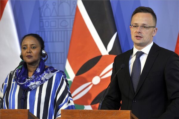 Amina Mohamed és Szijjártó Péter (MTI)