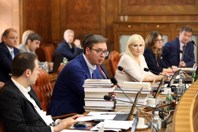 A miniszterek más-más, személyre szabott kötetet kaptak ajándékba (Beta)