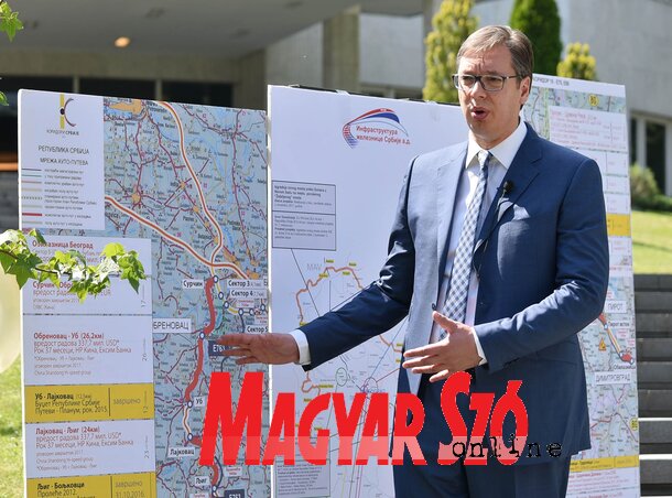 Az úthálózat-fejlesztés részleteiről is beszélt a leendő államfő (Ótos András felvétele)