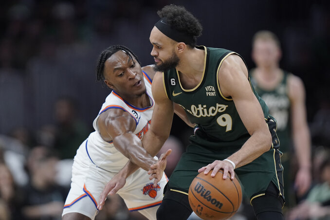 Quickley piócavédekezése a bostoni Derrick White-on (Fotó: Beta/AP) Quickley piócavédekezése a bostoni Derrick White-on (Fotó: Beta/AP)