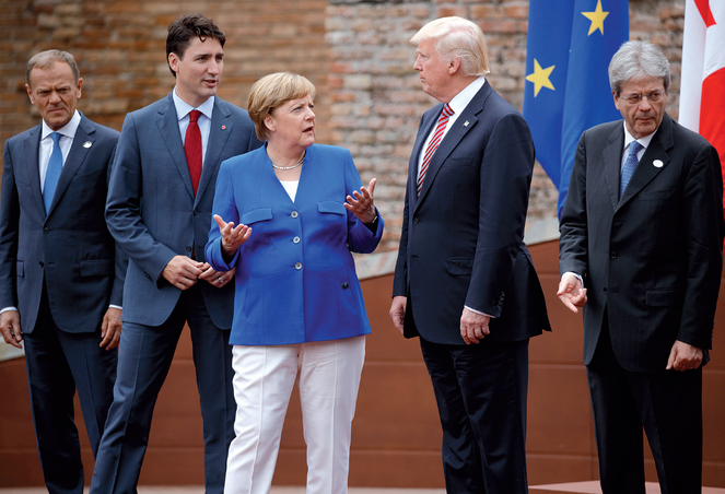 Mi a fene bajod van velünk? Mintha csak ezt kérdezné Angela Merkel Donald Trumptól ezen,a G7-es csúcson készült felvételen (Fotó: Beta/AP) Mi a fene bajod van velünk? Mintha csak ezt kérdezné Angela Merkel Donald Trumptól ezen,a G7-es csúcson készült felvételen (Fotó: Beta/AP)