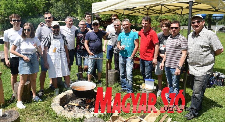 Egy Expert-csapat: Van köztük szabadkai, verbászi, topolyai, csömöri, rákospalotai, veresegyházi… Egy Expert-csapat: Van köztük szabadkai, verbászi, topolyai, csömöri, rákospalotai, veresegyházi…
