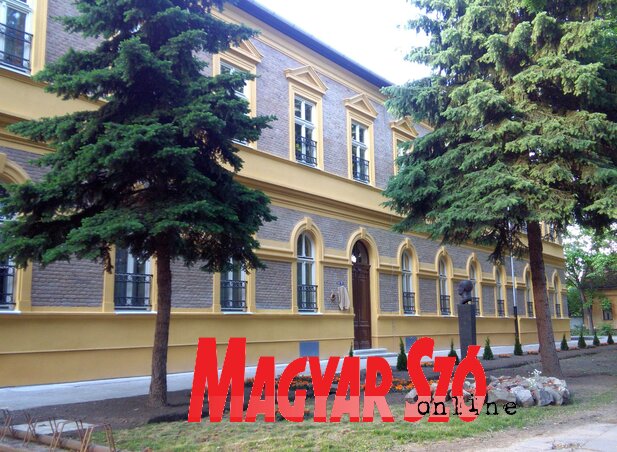 A régi iskolaépület hamarosan belülről is megújul (Csincsik Zsolt felvétele) A régi iskolaépület hamarosan belülről is megújul (Csincsik Zsolt felvétele)