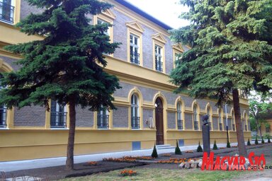 A régi iskolaépület hamarosan belülről is megújul (Csincsik Zsolt felvétele)