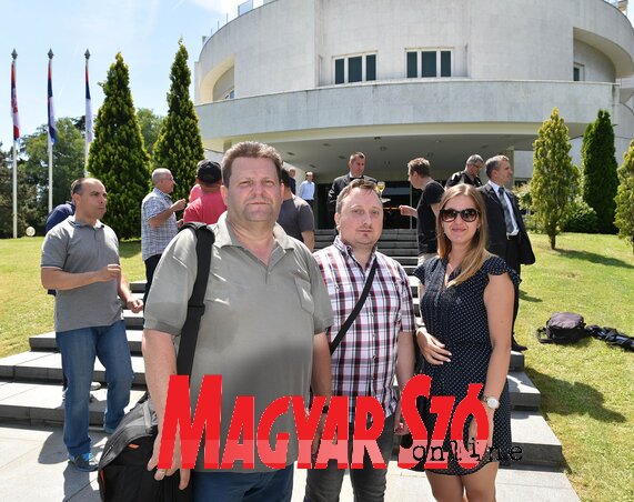 A Magyar Szó fotósa nem olyan, mint a többi: meg tud állni, amikor annak van az ideje (Ótos Andrással Virág Árpád és Kis Laura újságírók) A Magyar Szó fotósa nem olyan, mint a többi: meg tud állni, amikor annak van az ideje (Ótos Andrással Virág Árpád és Kis Laura újságírók)