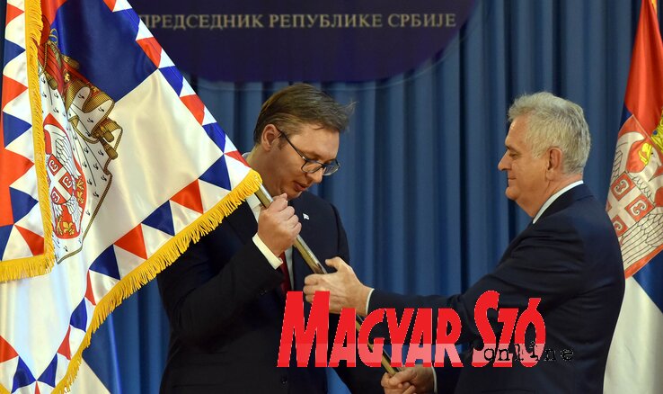 Vučićnál a lobogó: Nikolić hivatalosan is átadja az elnöki tisztséget (Ótos András felvétele) Vučićnál a lobogó: Nikolić hivatalosan is átadja az elnöki tisztséget (Ótos András felvétele)