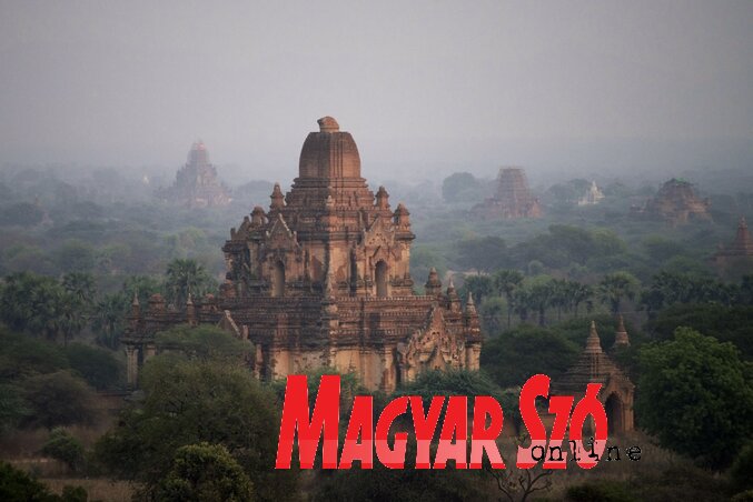 Ősi buddhista templom – Bagan, Mianmar Ősi buddhista templom – Bagan, Mianmar