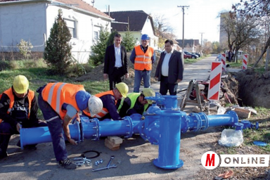 A falusi vízvezetékek városi kézbe kerülnek (Fekete J. József felvétele)