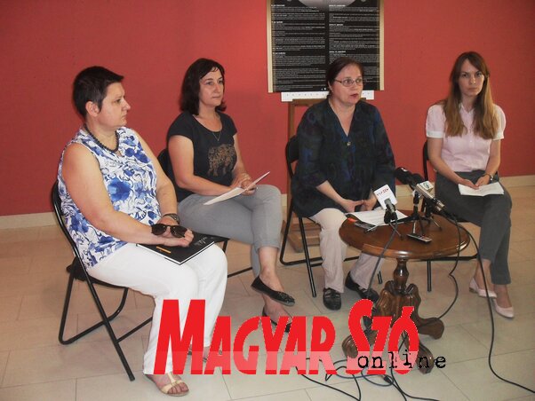 Bognár Irén, Ljubica Vuković Dulić, Ninkov K. Olga és Neda Džamić (Fotó: Lukács Melinda) Bognár Irén, Ljubica Vuković Dulić, Ninkov K. Olga és Neda Džamić (Fotó: Lukács Melinda)