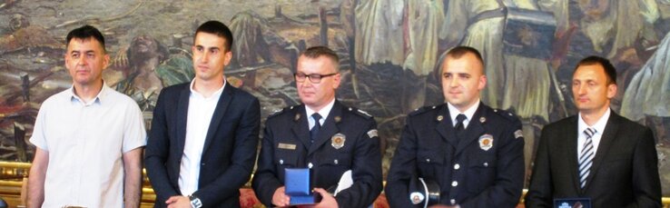 A rendőrkapitány, a polgármester -helyettes a karórával kitüntetekkel (Fotó: Fekete J. József)