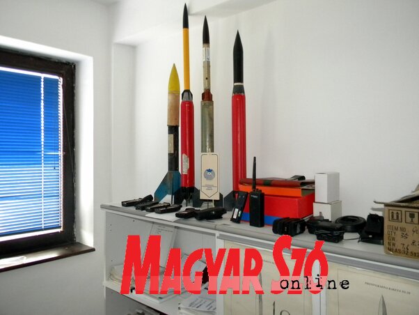 A bajsai radarközpont korábban és a ma is használt rakétáinak kiállítási példányai