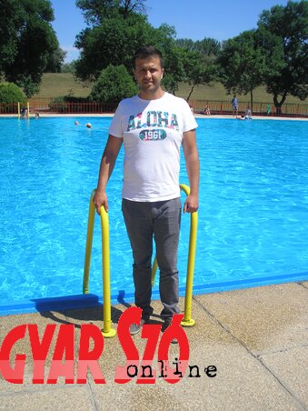 Slavnić Ákos közgazdász, a medence irányítója Slavnić Ákos közgazdász, a medence irányítója