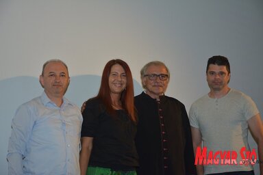 Alkotók és főszereplő egy csokorban (kép: Iván László)