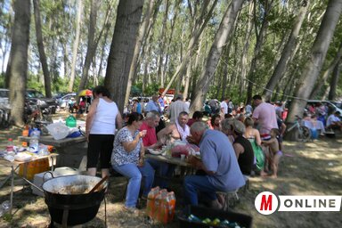 A folyópart és a hűvöst adó kiserdő minden korábbinál több látogatót vonzott a rendezvényre (kép: Fehér Rózsa)