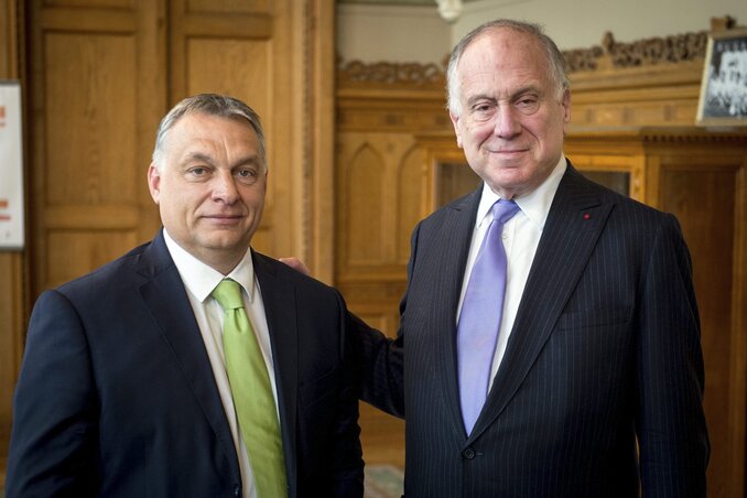 Orbán Viktor kormányfő (balról) az országházban fogadta Ronald S. Laudert, a Zsidó Világkongresszus elnökét (kép: Miniszterelnöki Sajtóiroda)