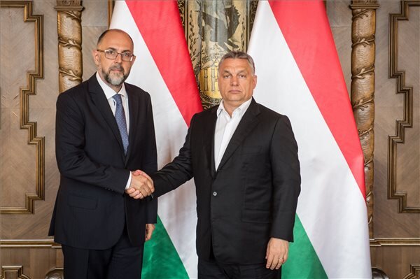 Orbán Viktor fogadja Kelemen Hunort, az RMDSZ elnökét (Fotó: MTI)