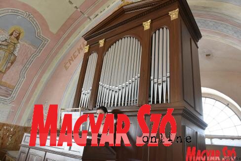 Žofija Hoža svira na obnovljenim orguljama