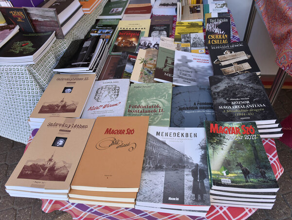 A Magyar Szó kiadványai központi helyen szerepeltek (Ótos András felvétele) A Magyar Szó kiadványai központi helyen szerepeltek (Ótos András felvétele)