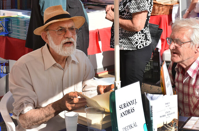 Ráday Mihály Surányi J. Andrással dedikált (Ótos András felvétele) Ráday Mihály Surányi J. Andrással dedikált (Ótos András felvétele)