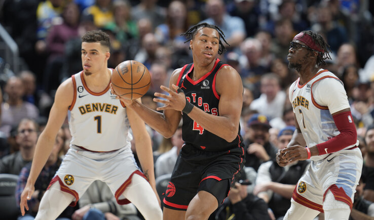 A szezonközi denveri erősítés, Reggie Jackson (jobbról) őrzi a tehetséges másodéves torontói Scottie Barnest (Fotó: Beta/AP) A szezonközi denveri erősítés, Reggie Jackson (jobbról) őrzi a tehetséges másodéves torontói Scottie Barnest (Fotó: Beta/AP)