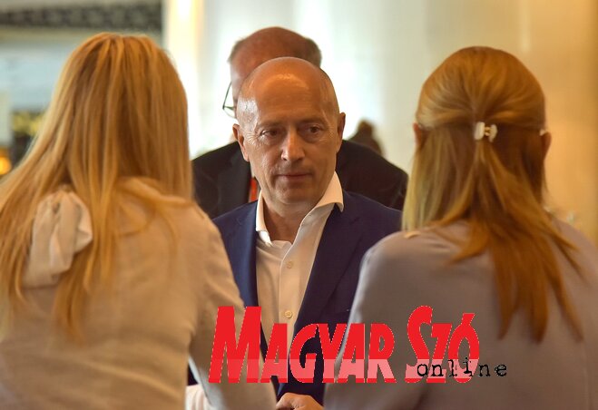 Kostić a bečići tanácskozás szünetében (Gergely József felvétele) Kostić a bečići tanácskozás szünetében (Gergely József felvétele)