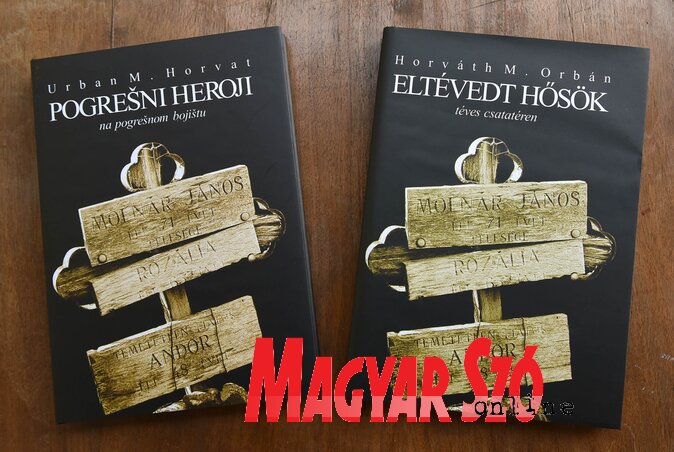 Kabol (Kovilj) gyászos történetének állított emléket az egyik mártír fia az egyidőben magyar és szerb nyelven megjelent könyvében (Ótos András felvétele) Kabol (Kovilj) gyászos történetének állított emléket az egyik mártír fia az egyidőben magyar és szerb nyelven megjelent könyvében (Ótos András felvétele)