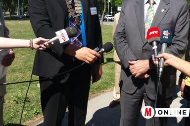 Toni Bedalov és Ian H. S. Riseley a Rotary-sétányon Palicson (Fotó: Paszterkó Erika)