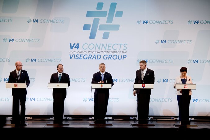 Bohuslav Sobotka, Abdel-Fattáh esz-Szíszi, Orbán Viktor, Robert Fico és Beata Szydlo (Fotó: MTI)