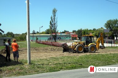 Habár a munkálatok hivatalosan csak ma kezdődnek, már szerdán megkezdődött a terület előkészítése (Benedek Miklós felvétele)