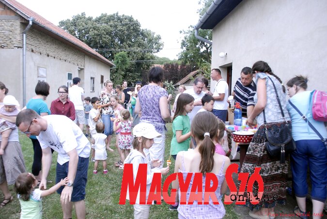 Agapé, barátkozás Agapé, barátkozás