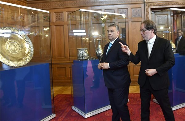 Orbán Viktor miniszterelnök és Baán László, a Szépművészeti Múzeum - Magyar Nemzeti Galéria főigazgatója (Fotó: MTI)