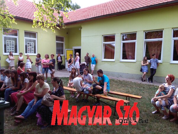Jubileumi ünnepség az iskolában (Csincsik Zsolt felvétele) Jubileumi ünnepség az iskolában (Csincsik Zsolt felvétele)