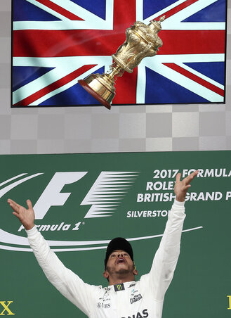 Magasban a silverstone-i serleg