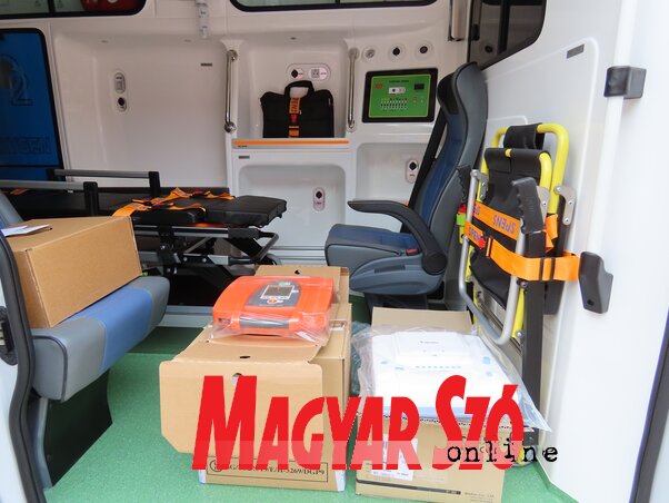 Adára jutott CTG és defibrillátor is (Csincsik Zsolt felvétele) Adára jutott CTG és defibrillátor is (Csincsik Zsolt felvétele)
