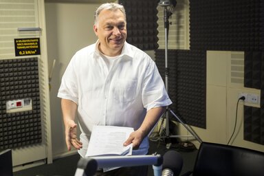 Orbán Viktor miniszterelnök a Kossuth Rádió stúdiójában, ahol interjút adott a 180 perc című műsorban (MTI Fotó: Mohai Balázs)