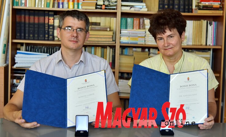 Kőrösi Gábor és dr. Katona Edit a Bonis Bona díjjal