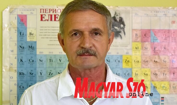 Szórád Endre az Eötvös József-díjjal (Gergely József felvétele) Szórád Endre az Eötvös József-díjjal (Gergely József felvétele)