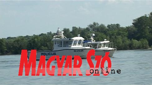 A horvát folyami őrség állandóan őrzi a területet (Kabók Erika felvétele) A horvát folyami őrség állandóan őrzi a területet (Kabók Erika felvétele)