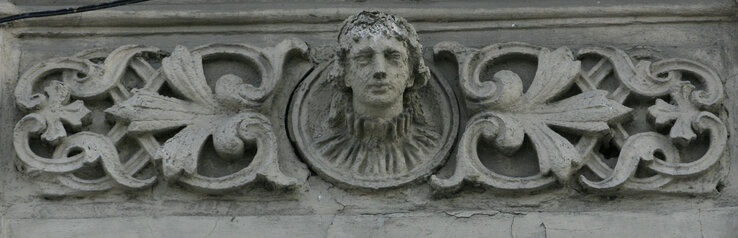 A Kilátó mai számát Gergely József fotós Zenta építészeti érdekességeiből válogatott fotóival illusztráltuk. Érdekes tetődíszek, homlokzatok díszes szellőzőnyílások.