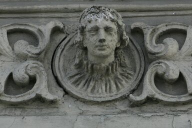 A Kilátó mai számát Gergely József fotós Zenta építészeti érdekességeiből válogatott fotóival illusztráltuk. Érdekes tetődíszek, homlokzatok díszes szellőzőnyílások.