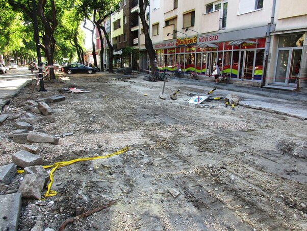 A fölújításra váró belvárosi parkoló (Fotó: Fekete J. József) A fölújításra váró belvárosi parkoló (Fotó: Fekete J. József)