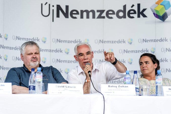 Balog Zoltán (középen) nyilatkozatában kitért a Tusványoson elhangzott, a cigánysággal kapcsolatos megjegyzésére is (Fotó: MTI)