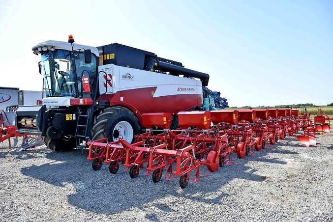 A magyar kormány támogatásának köszönhetően sok új munkagép került a gazdákhoz (Fotó: Gergely Árpád)