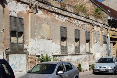 Egykori raktárépület a Dositej utcában (Fotó: Fekete J. József)