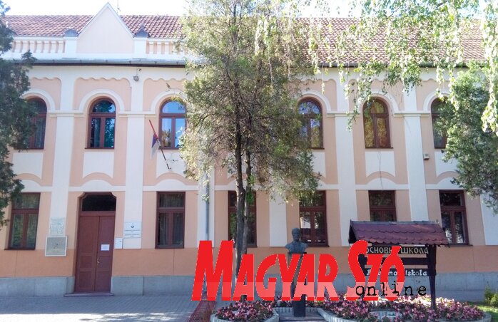 A moholi általános iskola (Csincsik Zsolt felvétele) A moholi általános iskola (Csincsik Zsolt felvétele)