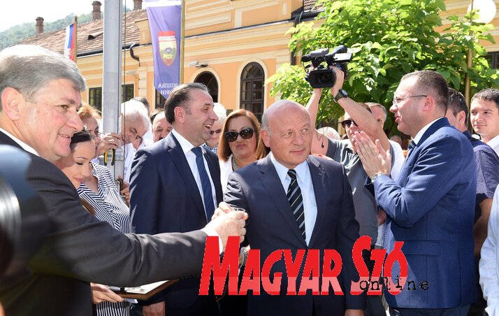A megnyitó utáni első pillanatok (Ótos András felvétele) A megnyitó utáni első pillanatok (Ótos András felvétele)